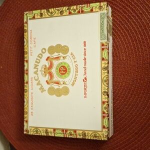 MACANUDO Cigar Box